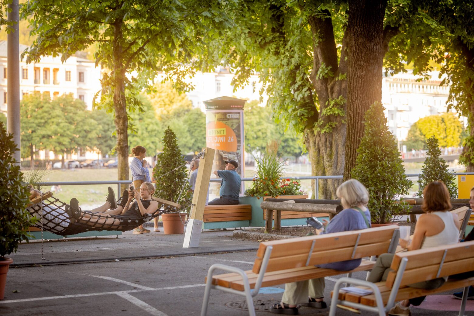 Rot Kreuz Parkplatz als Stadtoase © wildbild