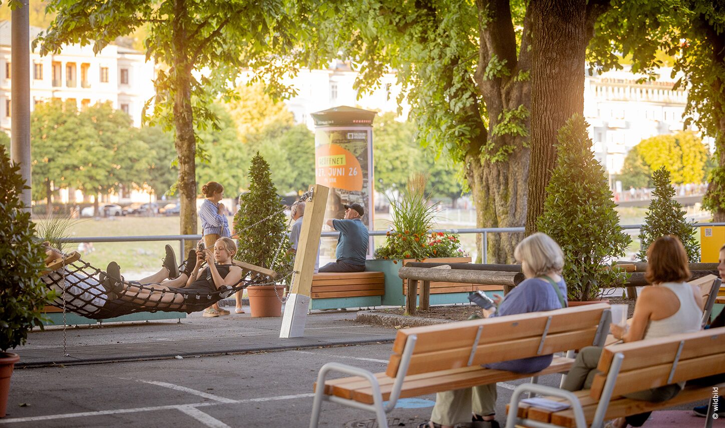 Rot Kreuz Parkplatz als Stadtoase © wildbild